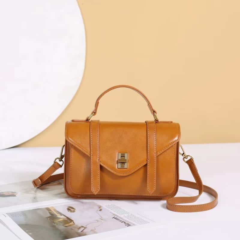 Genuine leather commuter bag 2025 new top layer cowhide messenger bag vegetable tanned ladies versatile shoulder bag messenger bag